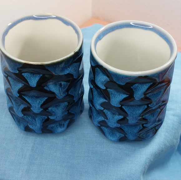 Set of 2 Textured Design Ceramic Glazed Pottery Cups - Picture 10 of 11